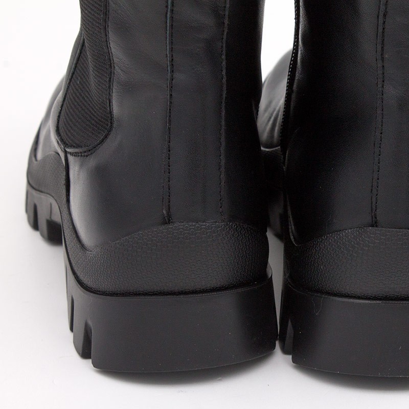 wampu bota de piel con elastico lateral con suela vibram 4